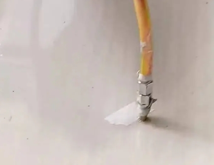 西城瓷砖空鼓维修公司专业解答在瓷砖铺贴过程中，如果使用的砂料过粗（如全部使用了粗砂），可能会导致以下问题